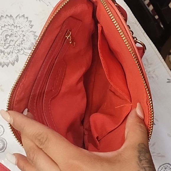 Bebe Women's Crossbody Bag Pink Gold chain  shoulder strap Purse Logo Used - Picture 3 of 5